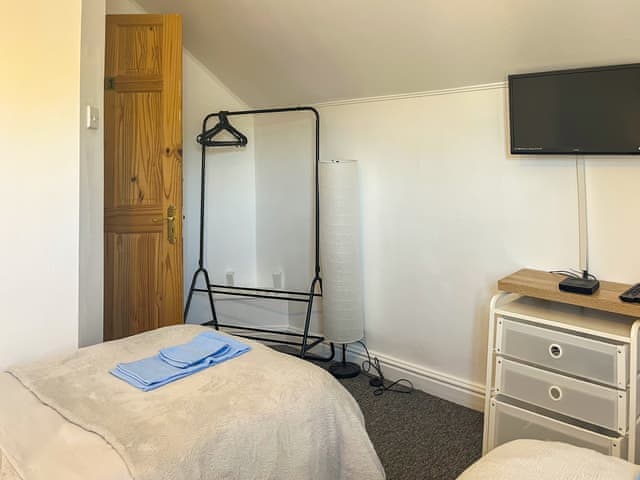 Twin bedroom | Sherwood House Apartment 3, Bakewell
