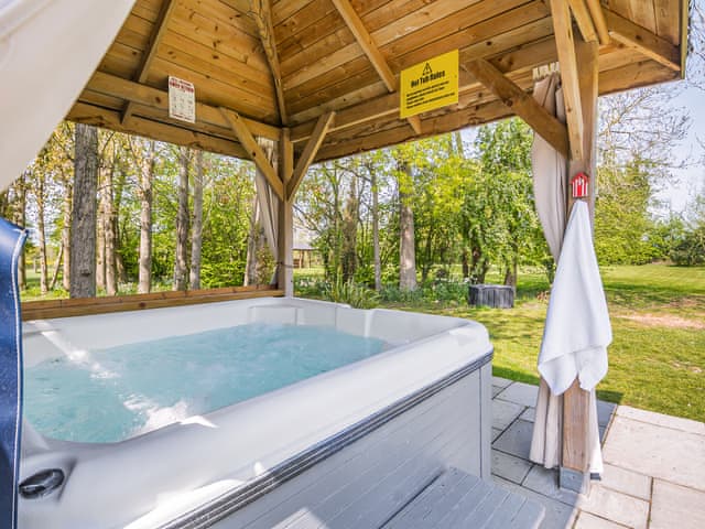 Hot tub | Chestnut Tree Barn, Ilketshall St Margaret near Bungay