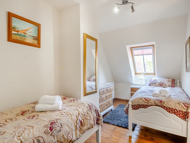 Twin bedroom | Chestnut Tree Barn, Ilketshall St Margaret near Bungay