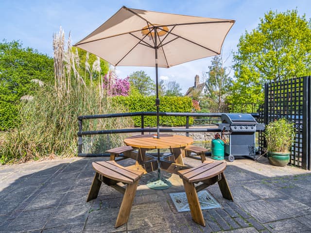 Outdoor eating area | Chestnut Tree Barn, Ilketshall St Margaret near Bungay