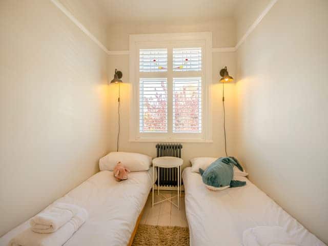 Twin bedroom | Cassel Sands, Bournemouth