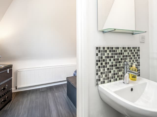 Bathroom | Treetops - Chestnut Tree Barns, Ilketshall St Margaret near Bungay