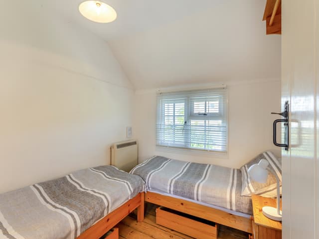 Twin bedroom | Island Cottage, Mersea Island