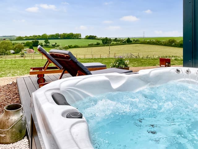 Hot tub | Walkeridge Farm, Reading