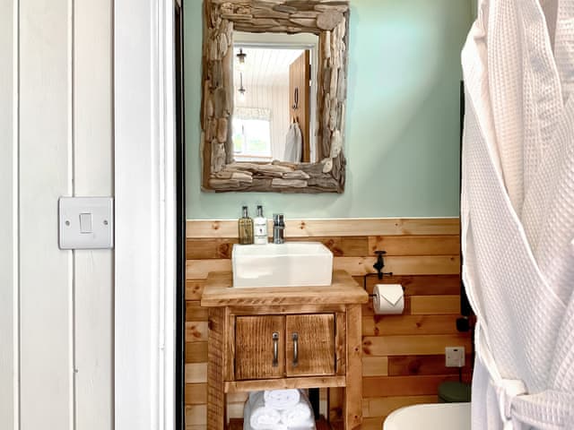 Shower room | Walkeridge Farm, Reading
