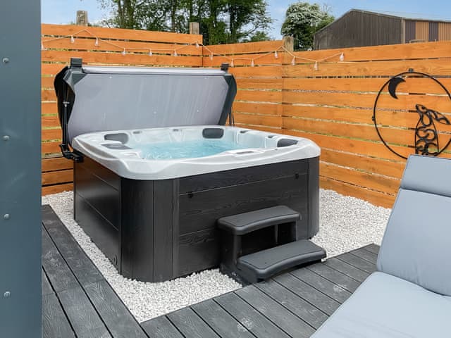 Hot tub | Walkeridge Farm, Reading