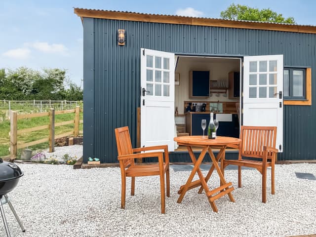 Exterior | Walkeridge Farm, Reading