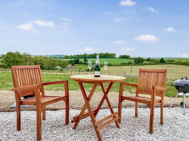 Sitting-out-area | Walkeridge Farm, Reading