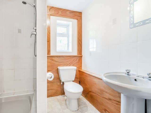 Bathroom | The Hill Coachouse, Barrow-on-Trent