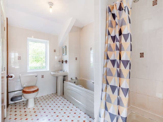 Bathroom | The Hill Coachouse, Barrow-on-Trent