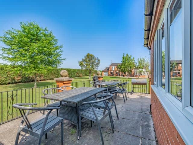 Sitting-out-area | The Hill Coachouse, Barrow-on-Trent