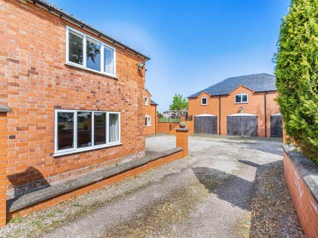 Exterior | The Hill Coachouse, Barrow-on-Trent