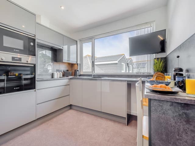 Open plan living space | Ocean Breeze - Bonnie View Beach Apartments, Holywell Bay