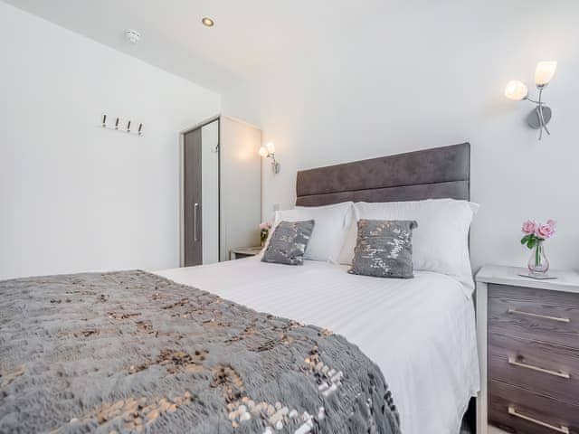 Double bedroom | Ocean Breeze - Bonnie View Beach Apartments, Holywell Bay