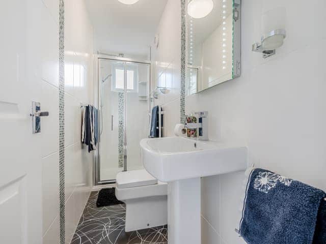 Shower room | Sand Dunes - Bonnie View Beach Apartments, Holywell Bay