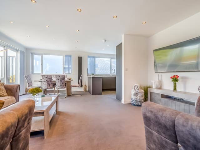 Open plan living space | Blue Horizons - Bonnie View Beach Apartments, Holywell Bay