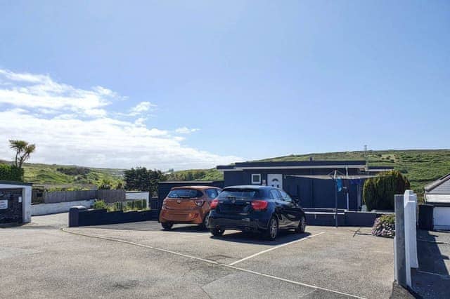 Parking | Blue Horizons - Bonnie View Beach Apartments, Holywell Bay