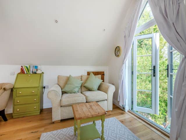 Double bedroom | Candlewick Cottage, Lower Heyford, near Oxford