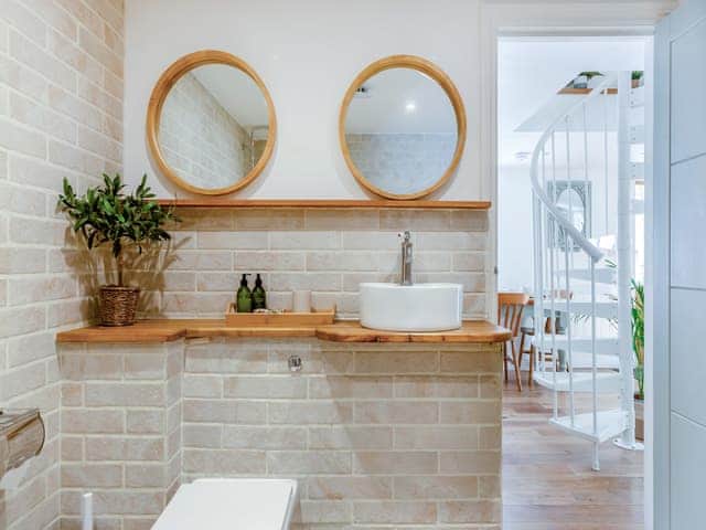 Bathroom | Candlewick Cottage, Lower Heyford, near Oxford
