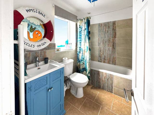 Bathroom | Argonaut Beach House, Eccles on Sea
