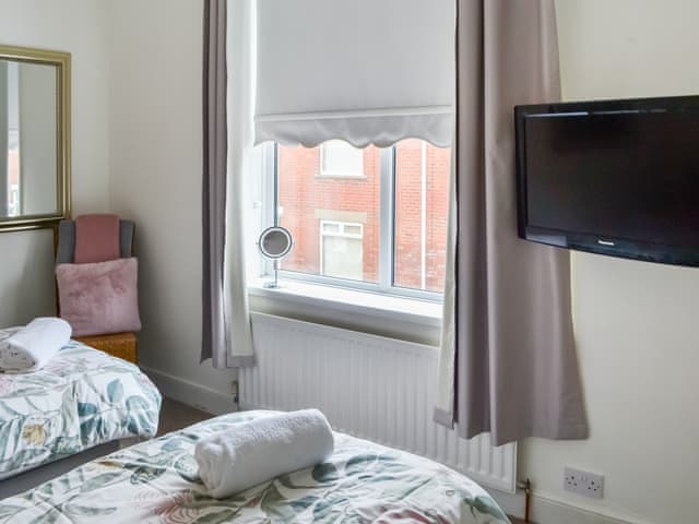 Twin bedroom | By The Sea, Newbiggin-by-the-Sea