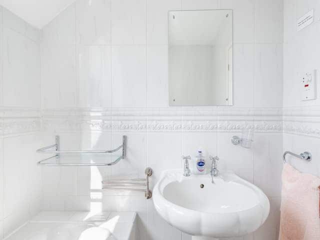Bathroom | Rainbow’s End, Bowness-on-Windermere