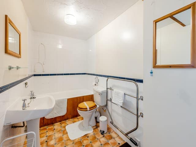 Bathroom | Captain’s Quarters - Keel Lodges, Staithes, near Whitby