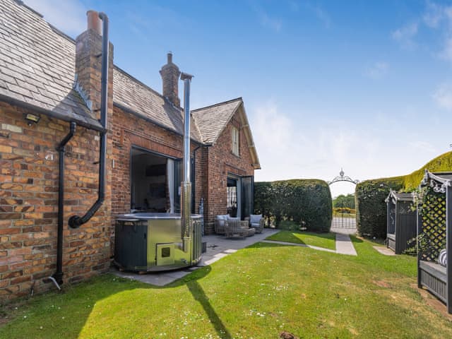Hot tub | The Old School, Ganton, near Scarborough