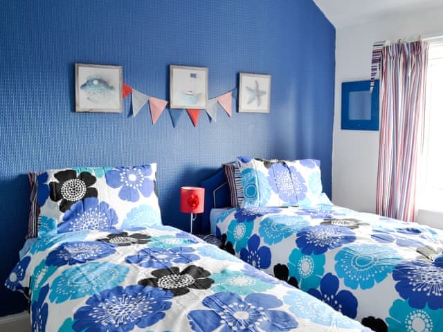Comfy twin bedroom | Lilac Villa, Skegness