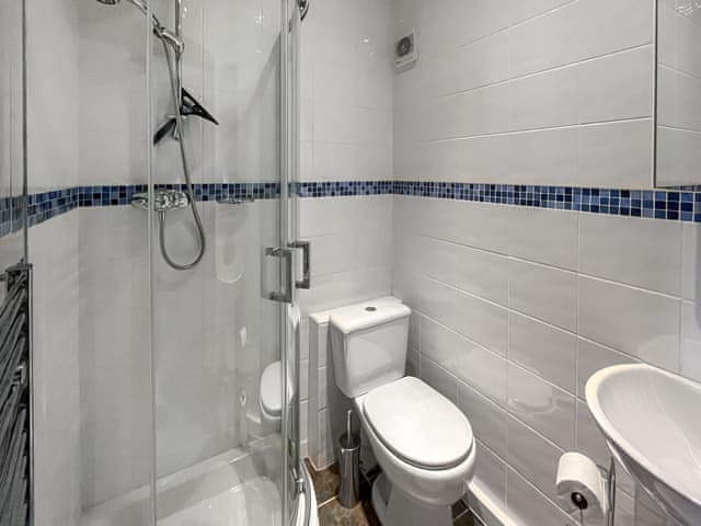 Bathroom | Broadlea, North Green