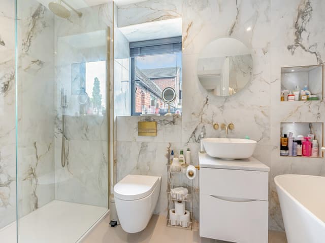 Bathroom | Moat Farm, Tring