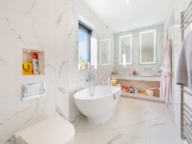 Bathroom | Moat Farm, Tring