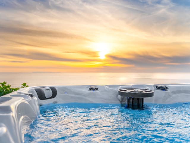 Hot tub | Cyan, Woolacombe and Croyde