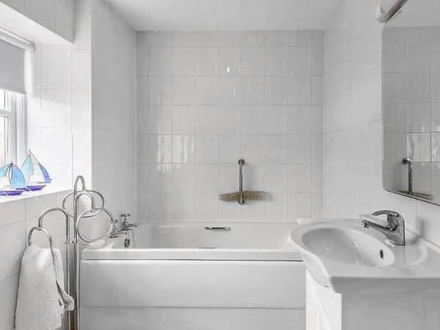 Bathroom | The Old Foundry Holiday Cottage, Burgh Le Marsh, near Skegness