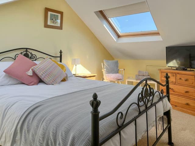 Double bedroom | Enginemans Cottage, Bishop Auckland