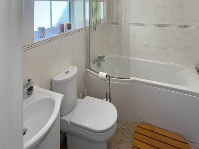 Bathroom | Enginemans Cottage, Bishop Auckland