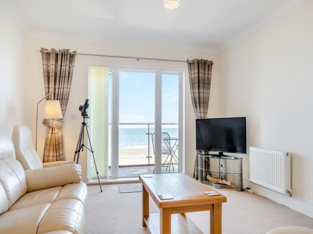 Open plan living space | Bay View - Esplanade Escapes, Shanklin