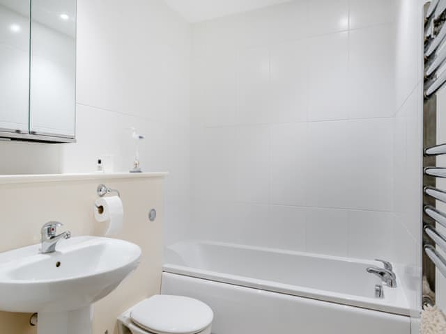 Bathroom | Bay View - Esplanade Escapes, Shanklin