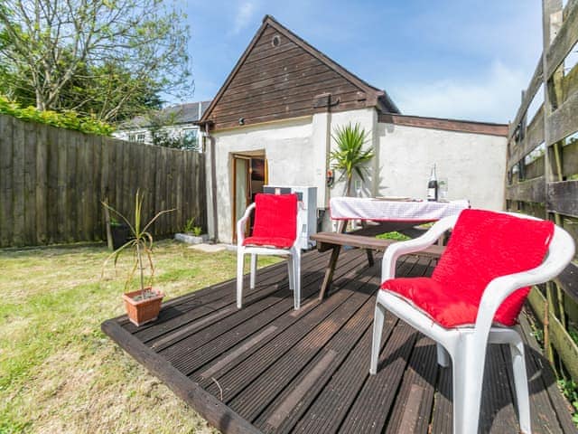 Sitting-out-area | Contention Barn, Perranporth