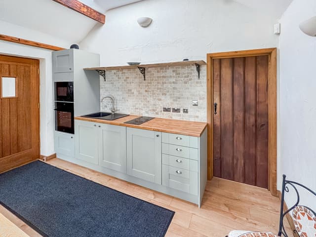 Kitchen | Broadlea, North Green