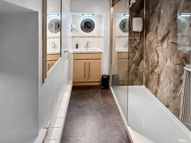 Shower room | Broadmeadows Farm, Butterton