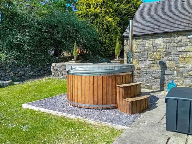 Hot tub | Broadmeadows Farm, Butterton