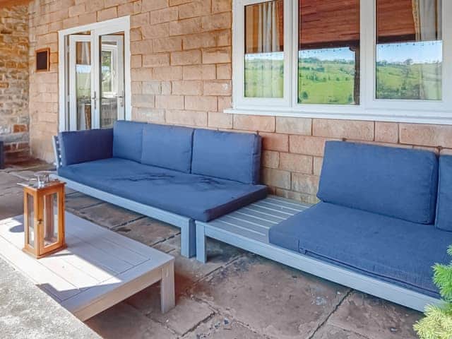 Sitting-out-area | Broadmeadows Farm, Butterton