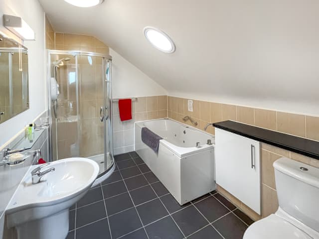 Ensuite Bathroom to Master Bedroom | Maggies Mews - Greetham Retreat, Greetham, near Horncastle