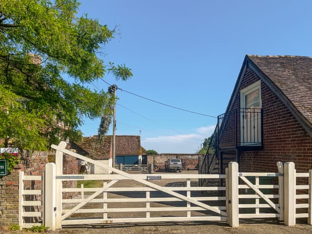 Outdoor | The Oast - New Shelve Farm Holidays - New Shelve Farm Holidays, Lenham, near Maidstone