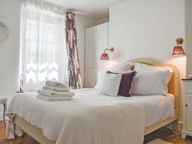 Double bedroom | Le Grand Bleu, Aveton Gifford, near Bigbury-on-Sea and Challaborough