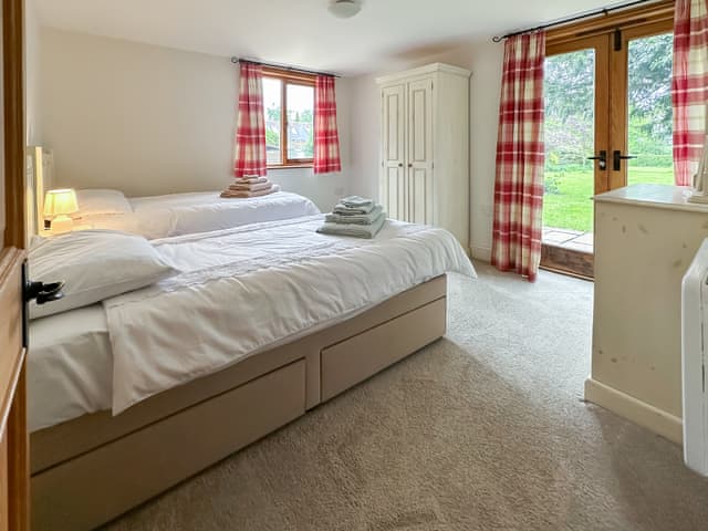 Twin bedroom | The Old Sawmill One, Plumpton Green