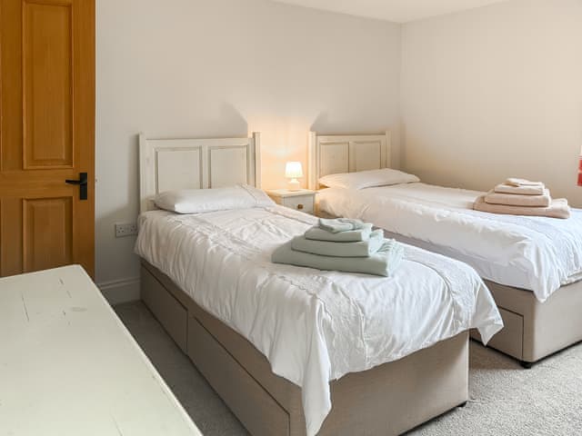 Twin bedroom | The Old Sawmill One, Plumpton Green