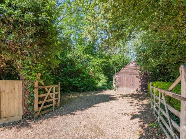 Driveway | Glebe Cottage, Callow End, Worcester