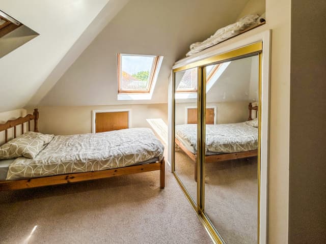 Twin bedroom | Glenmore Gardens, Weymouth